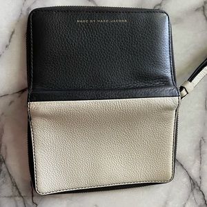 Marc Jacobs off White & Black Wristlet
